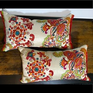 World Traveler Handbeaded, Lumbar Throw Pillow (2)